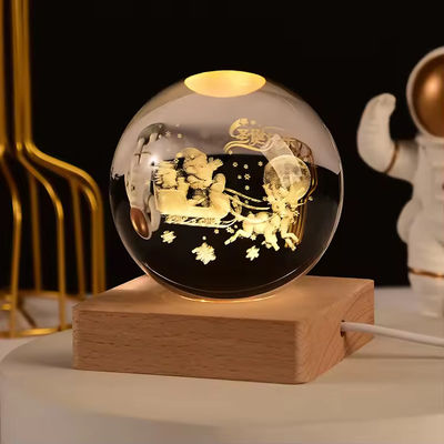 OEM كرة كريستال خشبية USB مدفوعة بالكهرباء LED Light كرة كريستال تمثال الحرفية Stand Home Decorations