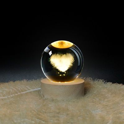 OEM كرة كريستال خشبية USB مدفوعة بالكهرباء LED Light كرة كريستال تمثال الحرفية Stand Home Decorations