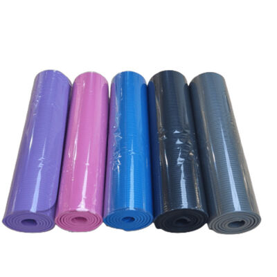 حصيرة يوجا من البولي فينيل كلورايد (PVC) مصنوعة من مادة مرنة صديقة للبيئة مثالية لجلسات اليوجا واللياقة البدنية والقيلولة والجلوس لفترات طويلة. متوفرة.